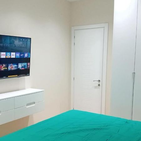 Tirana Road Blloku Area Apartment Bagian luar foto