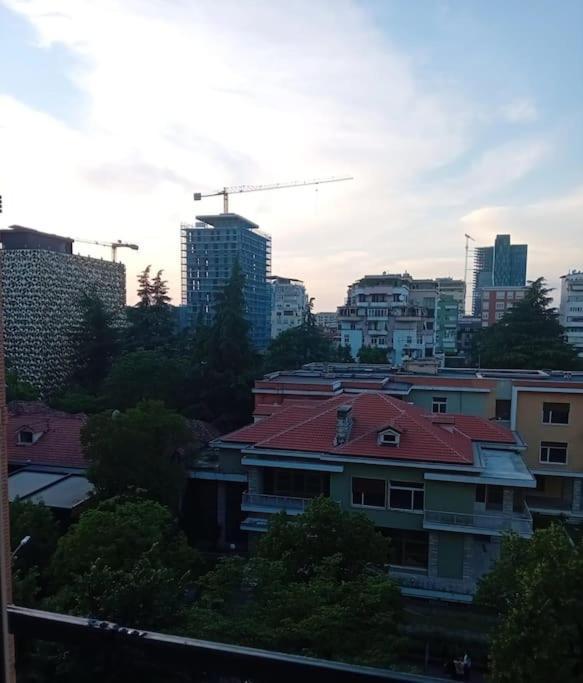 Tirana Road Blloku Area Apartment Bagian luar foto