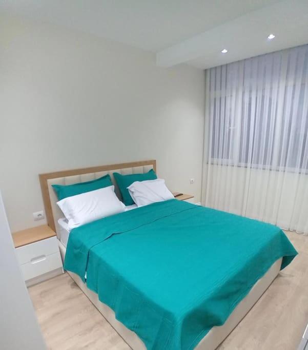 Tirana Road Blloku Area Apartment Bagian luar foto