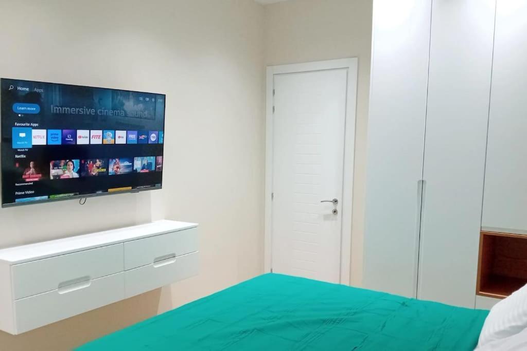 Tirana Road Blloku Area Apartment Bagian luar foto