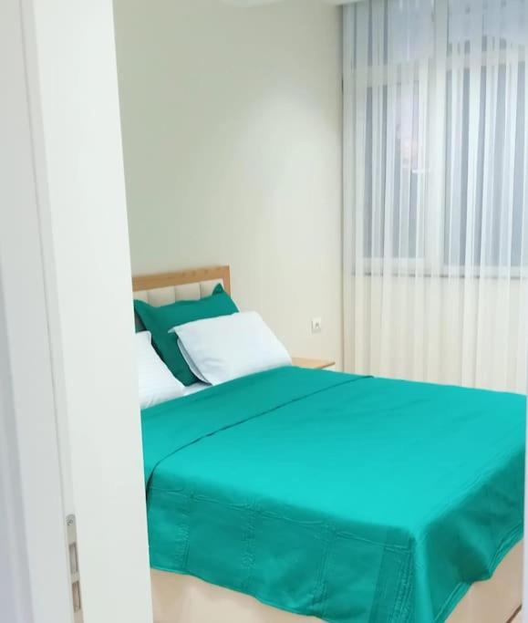 Tirana Road Blloku Area Apartment Bagian luar foto