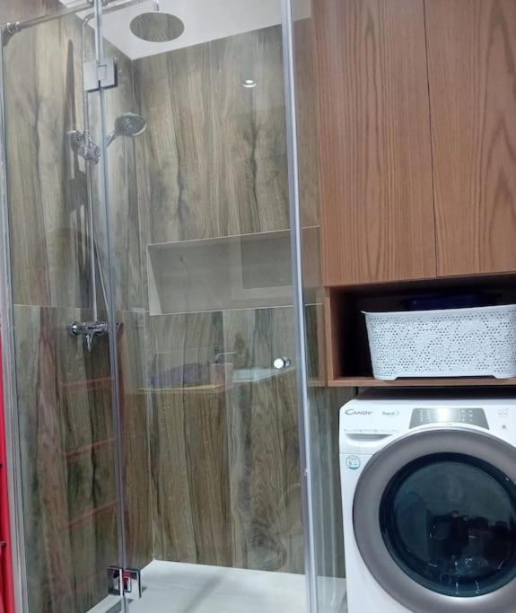 Tirana Road Blloku Area Apartment Bagian luar foto