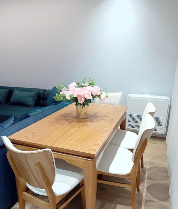 Tirana Road Blloku Area Apartment Bagian luar foto