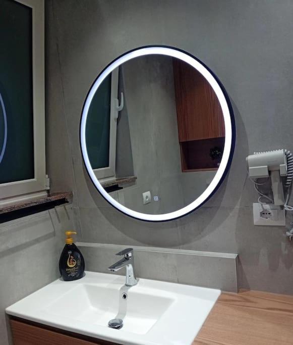Tirana Road Blloku Area Apartment Bagian luar foto