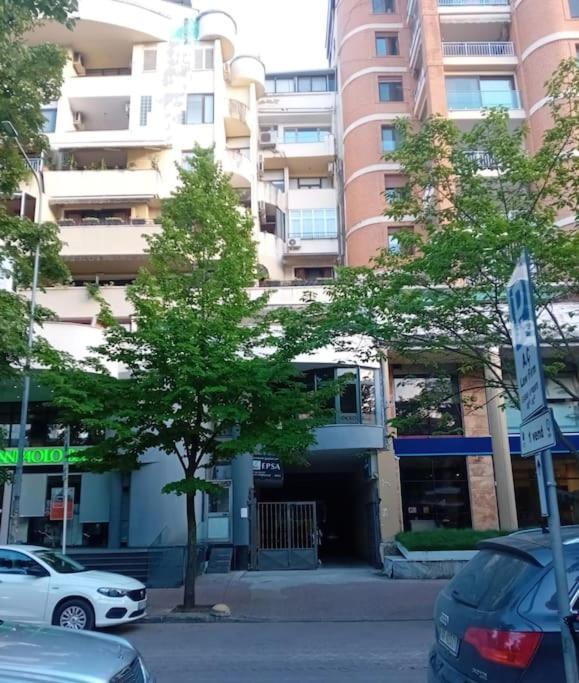 Tirana Road Blloku Area Apartment Bagian luar foto