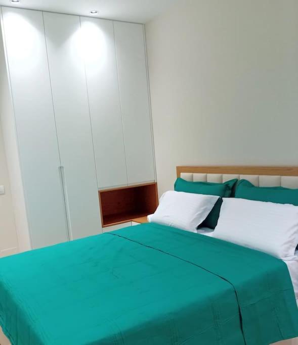Tirana Road Blloku Area Apartment Bagian luar foto