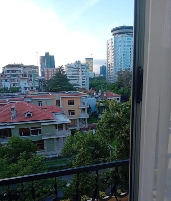 Tirana Road Blloku Area Apartment Bagian luar foto