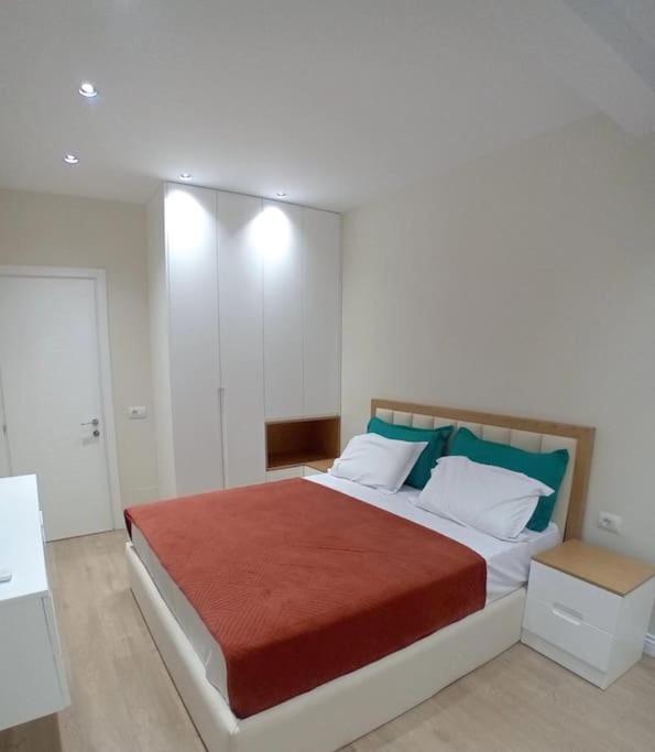 Tirana Road Blloku Area Apartment Bagian luar foto
