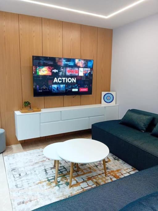 Tirana Road Blloku Area Apartment Bagian luar foto